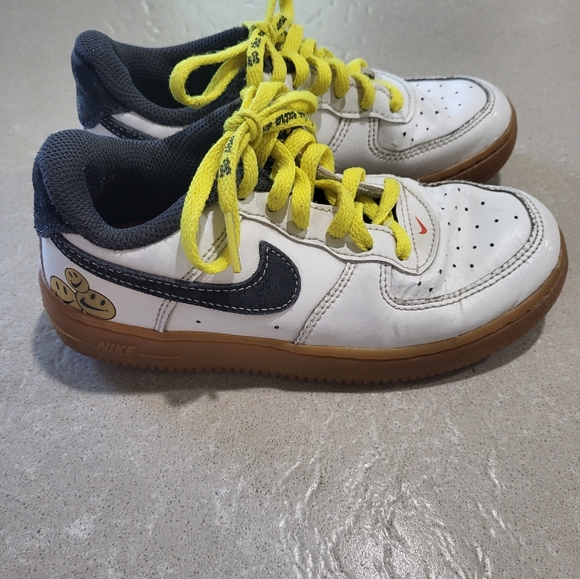 Nike AirForce1 LV8 'Go The Extra Smile' White/Yellow/Blk - Picture 2 of 6